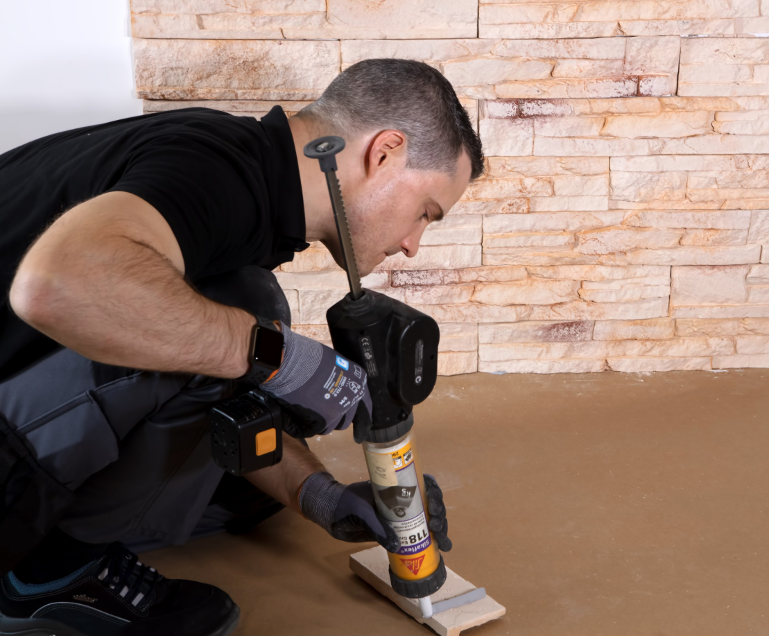 چسب ضد آب و انواع چسب های ضد آب مایع و چسب پلاستیک ضد آب و چسبهای ضد آب برای استخر و چسب کاشی ضد آب استخری و چسب های ضد آب برای فلز و چسبهای ضد آب سینک - کاربرد چسب ضد آب در صنعت ساختمان و تعمیرات خانگی