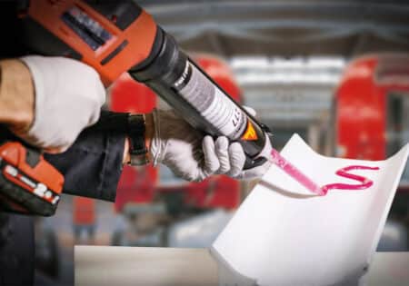 چسب سیلیکون و چسب‌های سیلیکون حرارتی و چسب سلیکون الکترونیک و چسب های سیلیکون جهت نصب شیشه و چسب های سیلیکون چه کاربردی دارد و چسب های سیلیکونی درزگیر - کاربرد چسب سیلیکون در صنعت خودروسازی