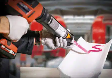 چسب سیلیکون و چسب‌های سیلیکون حرارتی و چسب سلیکون الکترونیک و چسب های سیلیکون جهت نصب شیشه و چسب های سیلیکون چه کاربردی دارد و چسب های سیلیکونی درزگیر - کاربرد چسب سیلیکون در صنعت خودروسازی
