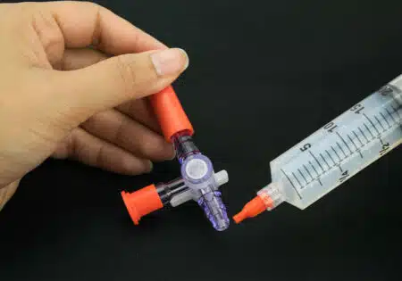چسب سیلیکون و چسب‌های سیلیکون حرارتی و چسب سلیکون الکترونیک و چسب های سیلیکون جهت نصب شیشه و چسب های سیلیکون چه کاربردی دارد و چسب های سیلیکونی درزگیر - کاربرد چسب سیلیکون در صنعت پزشکی