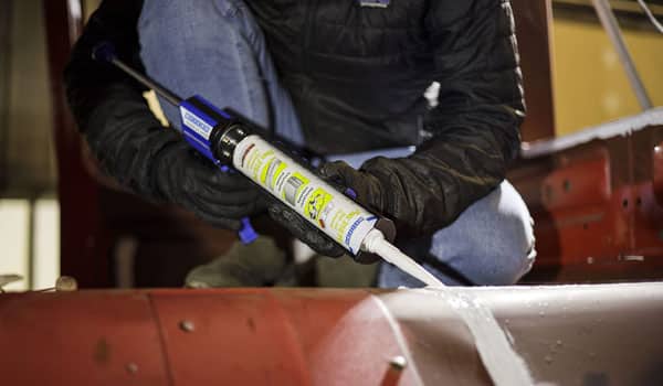 چسب پلی اورتان سفید چیست و تفاوت چسب پلی اورتان و آکواریوم و انواع چسب پلی اورتان کوچک و خرید چسب پلی یورتان سفید و قیمت چسب پلی اورتان در آرن تجارت سام - ساخت و ساز و پروژه‌های صنعتی