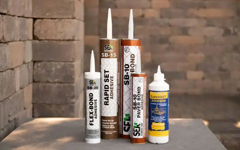 چسب آجر نما و بررسی ویژگی های چسب آجر نما شیمی ساختمان و معرفی چسب آجر نما برای چسباندن دو آجر روی هم به همراه قمیت خرید چسب آجرنما از فروشگاه آرن تجارت سام - چسب مناسب آجر نما چه ویژگی‌هایی باید داشته باشد؟