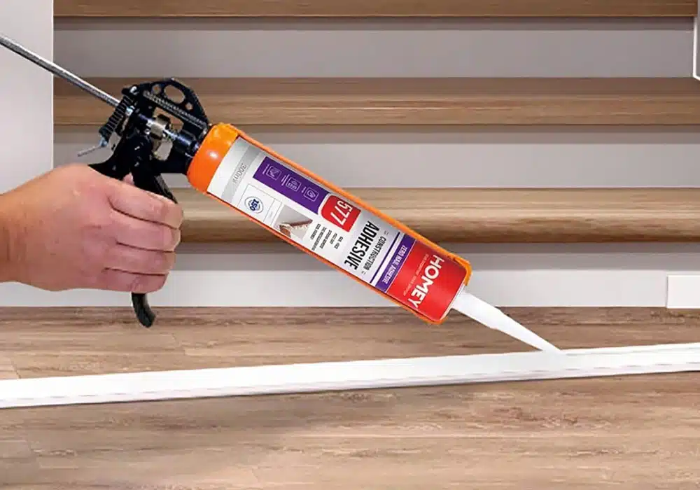 How-To-Use-Polyurethane-Glue نحوه استفاده از چسب پلی اورتان و حلال چسب پلی اورتان و نحوه استفاده از تفنگ چسب به همراه خرید چسب پلی اورتان از فروشگاه آرن تجارت سام